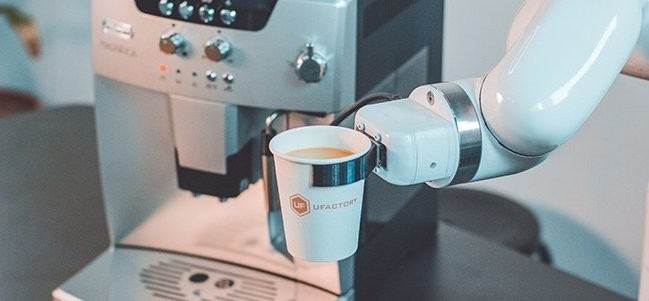 ufactory-lite-6-robot-kol-kahve-bardagi-tutuyor.jpg (32 KB)